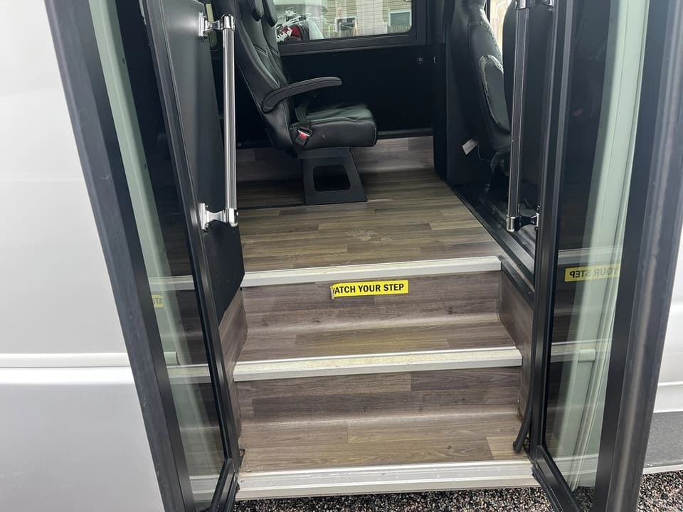 2019 Ford E450 Berkshire Shuttle Bus - Image 7