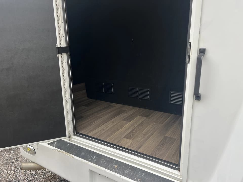 2019 Ford E450 Berkshire Shuttle Bus - Image 9