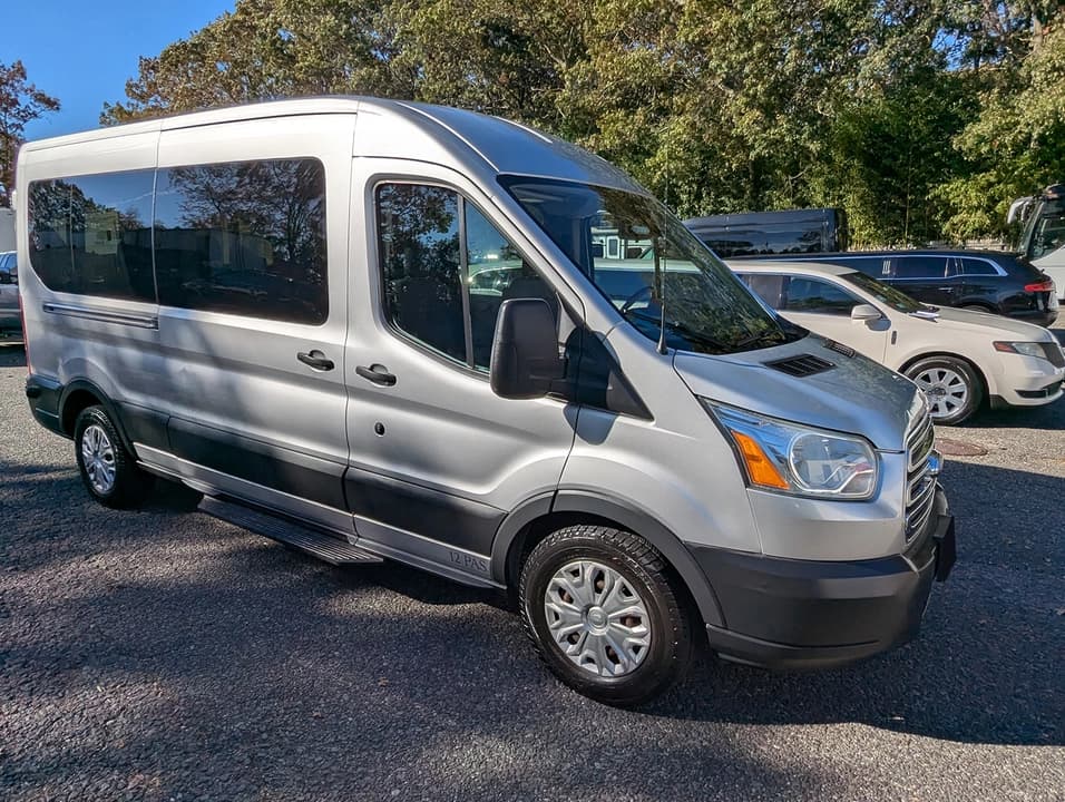 2015 Ford Transit 350 XLT Passenger Van - Image 10