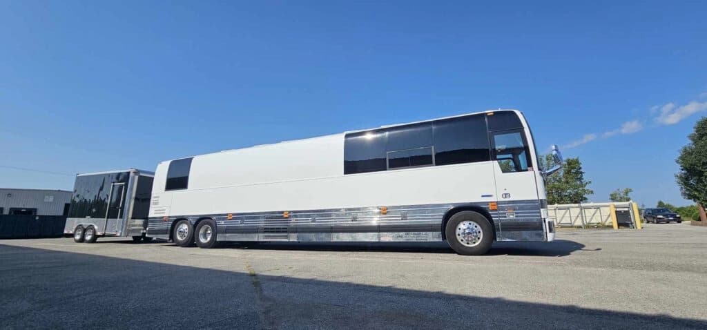 2003 Prevost XLII bus