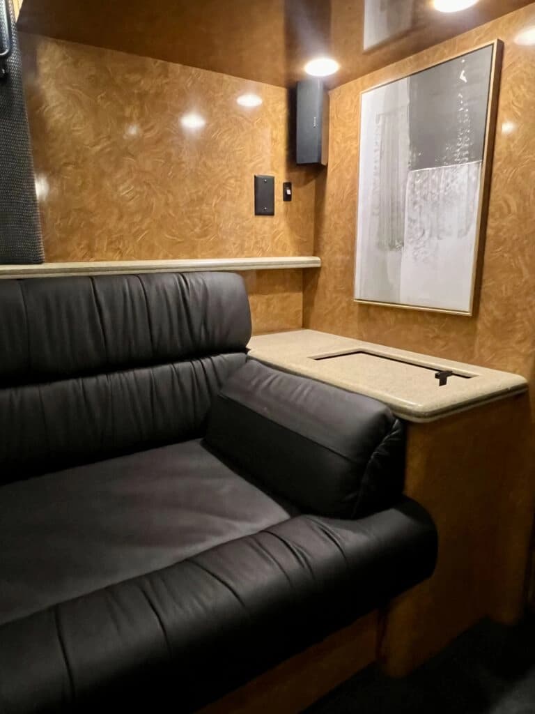 2003 Prevost XLII Motorhome - Image 11