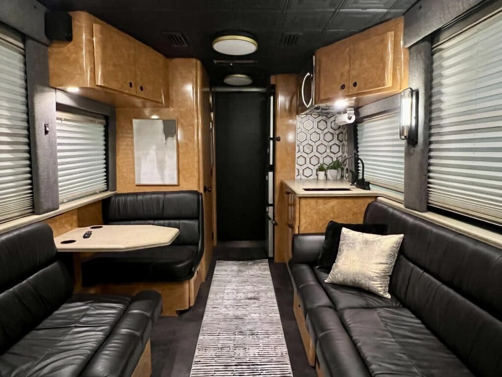 2003 Prevost XLII Motorhome - Image 3