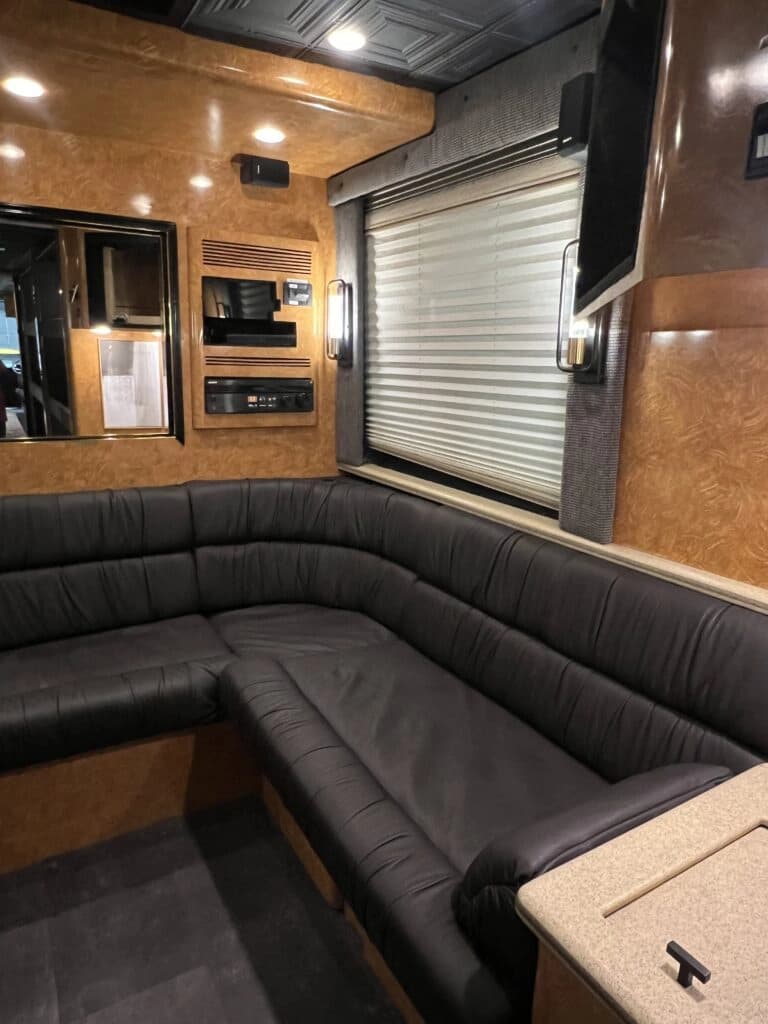 2003 Prevost XLII Motorhome - Image 10