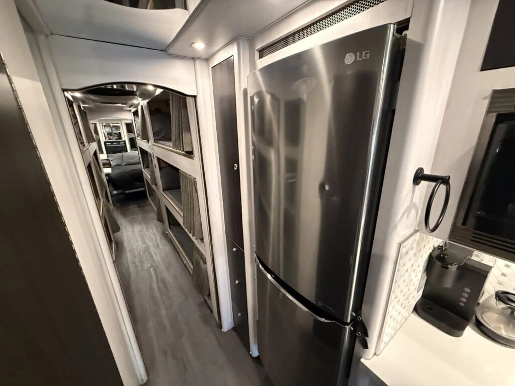 2004 Prevost XLII Motorhome - Image 14