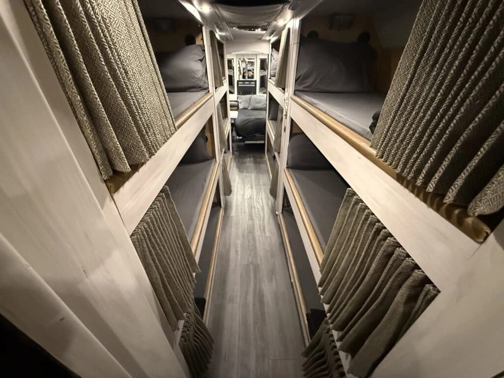 2004 Prevost XLII Motorhome - Image 18