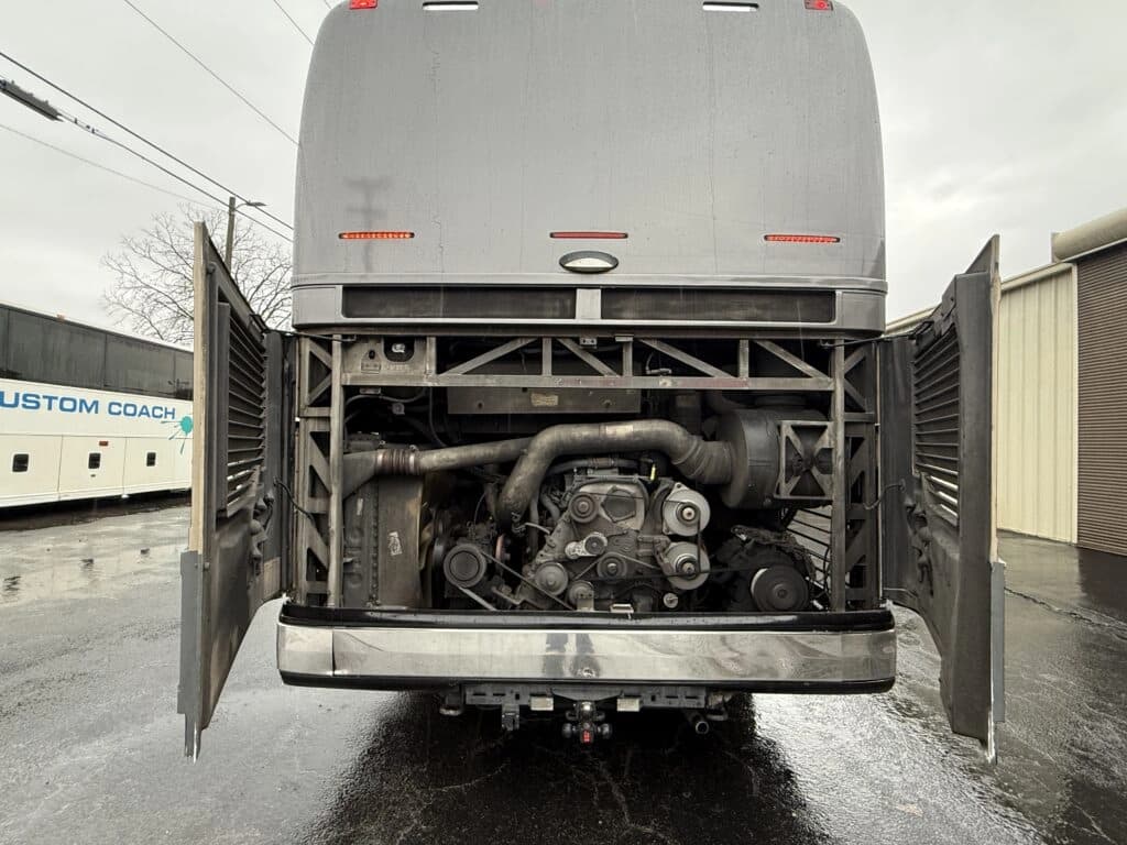 2004 Prevost XLII Motorhome - Image 5