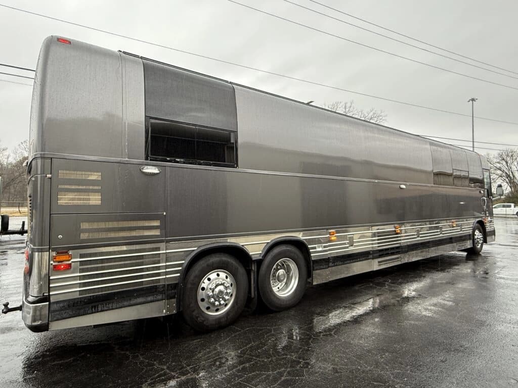 2004 Prevost XLII Motorhome - Image 6