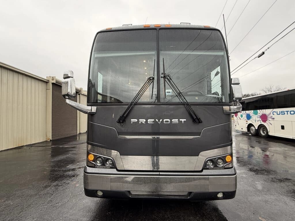 2004 Prevost XLII bus