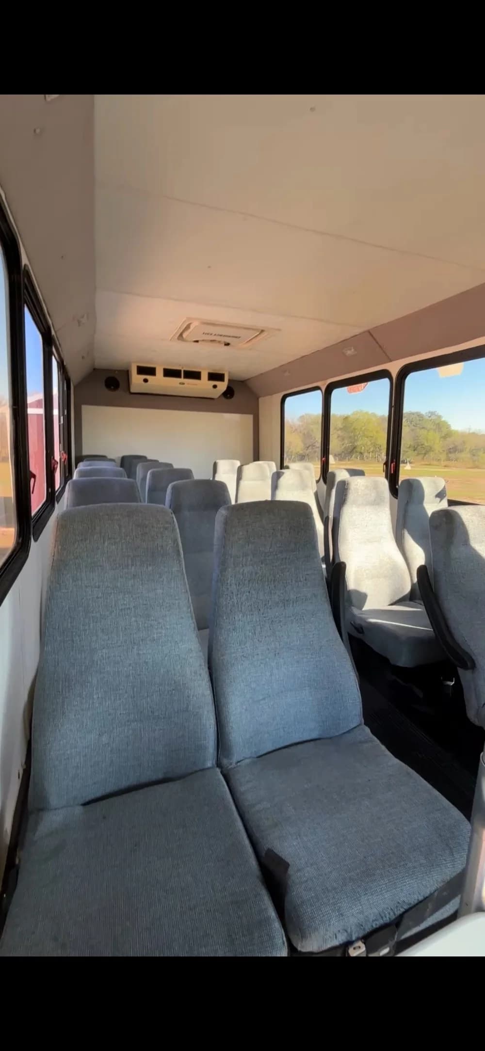 2015 Ford E450 - Image 2