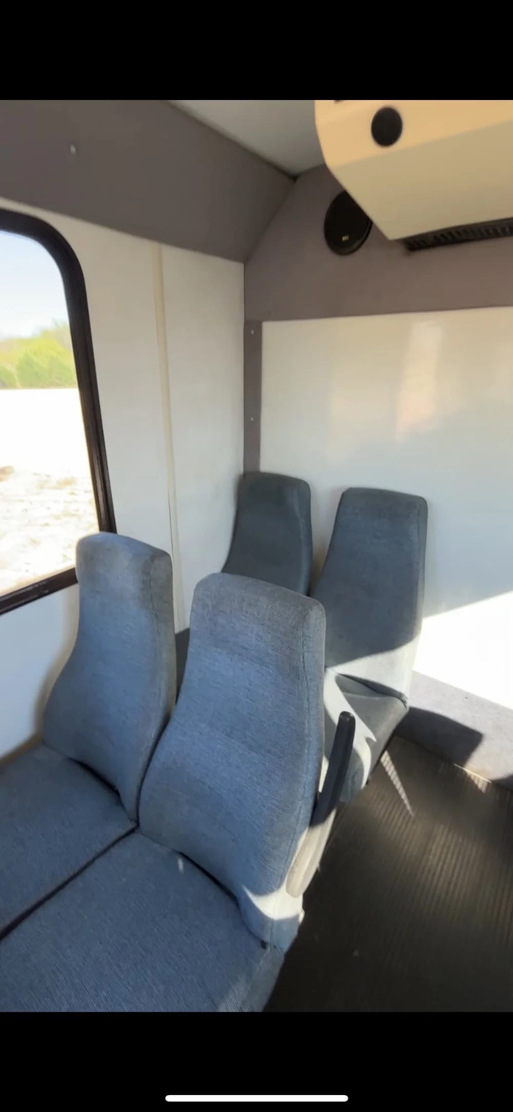 2015 Ford E450 - Image 4