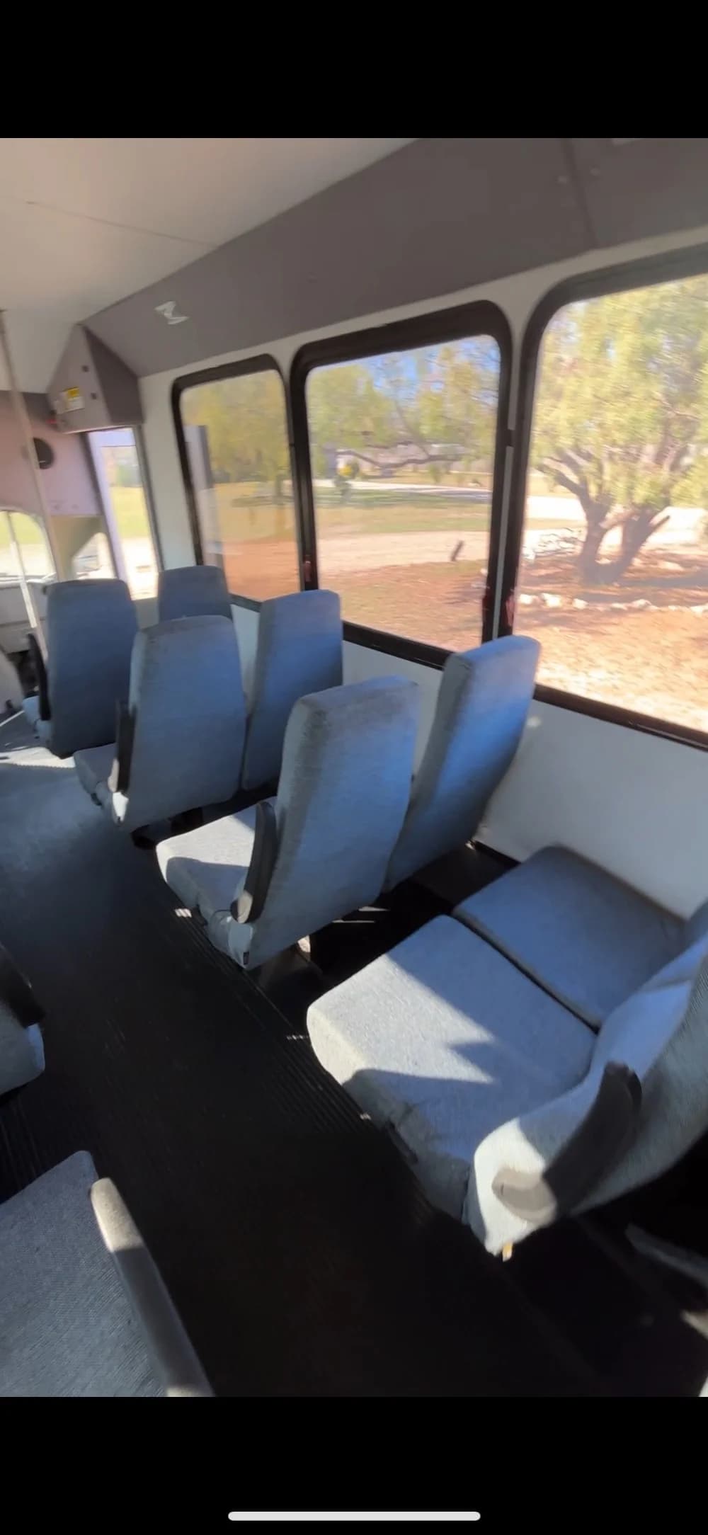 2015 Ford E450 - Image 5