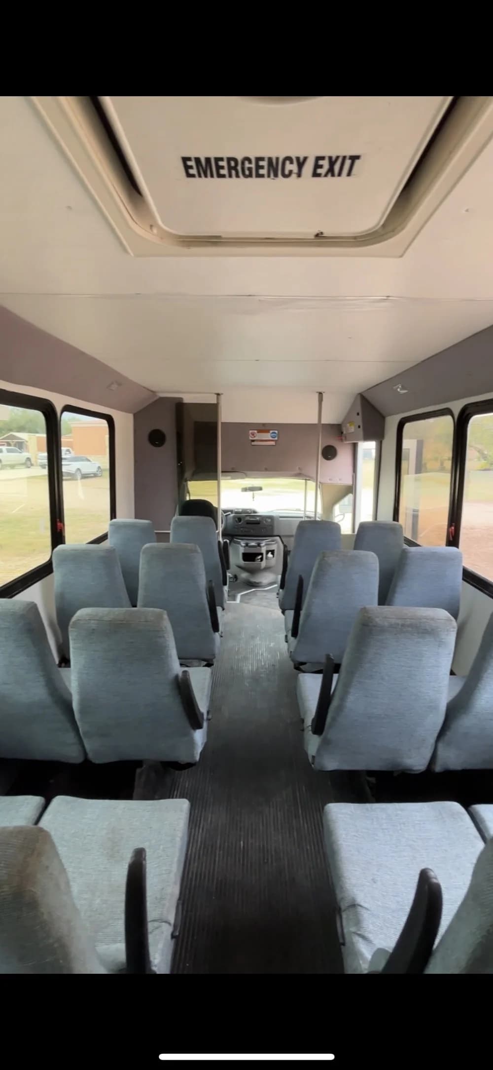 2015 Ford E450 - Image 7