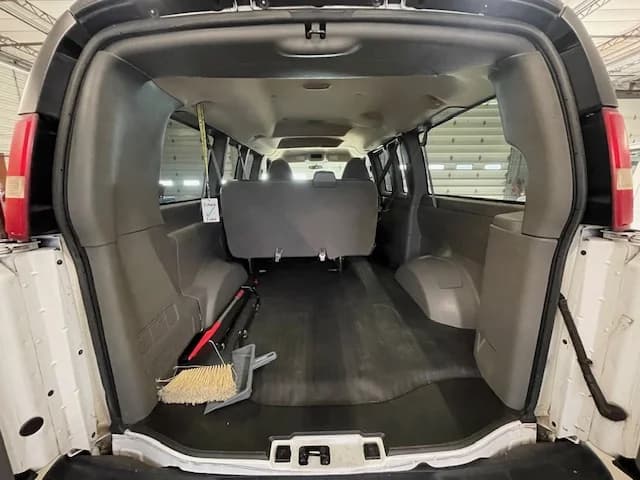 2014 GMC Savana School Van - Image 13