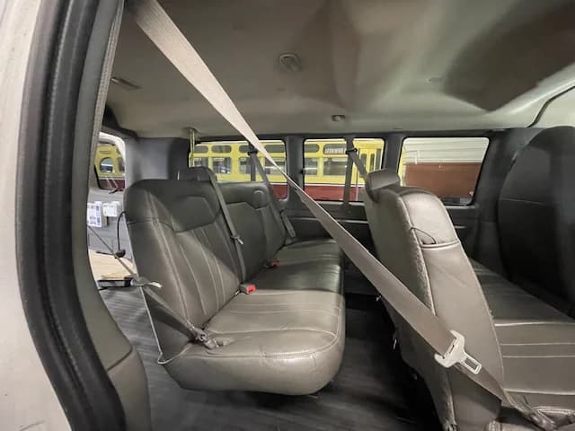2014 GMC Savana School Van - Image 10