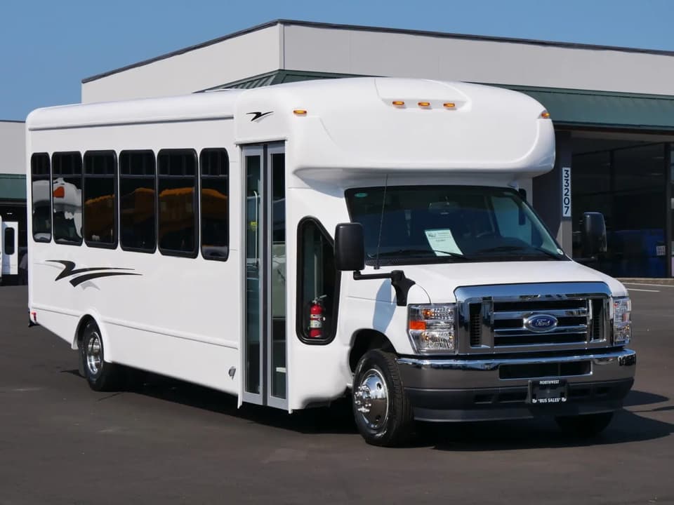2026 Ford Starcraft MVP bus