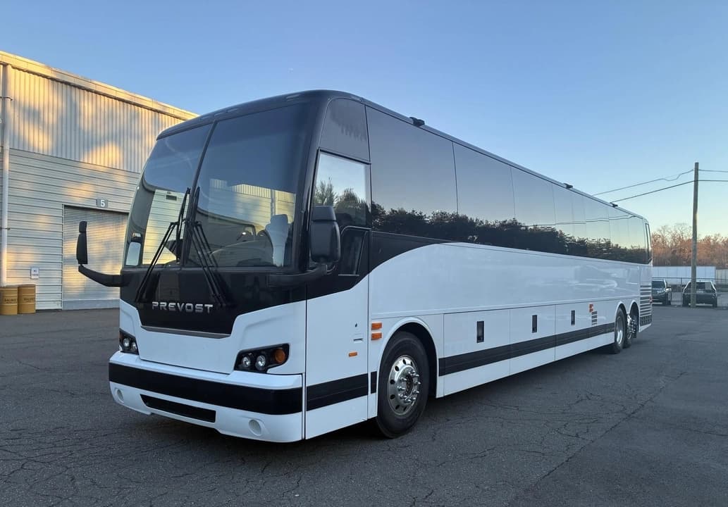 2020 PREVOST X3-45 WCL - Image 2