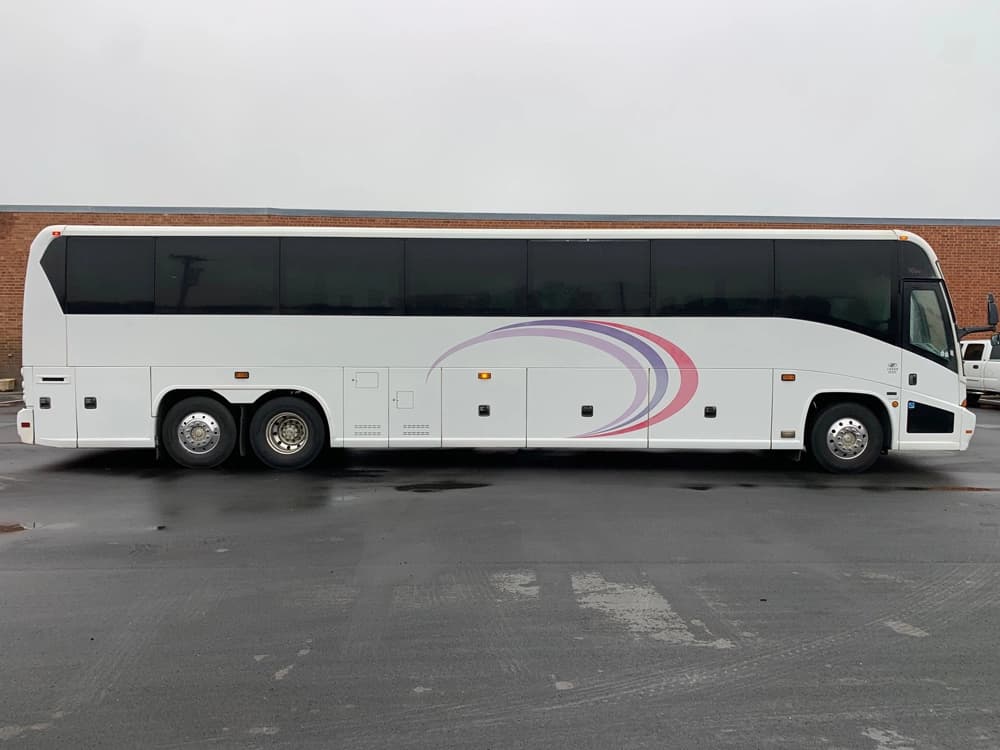 2007 MCI J4500 Coach - Image 2