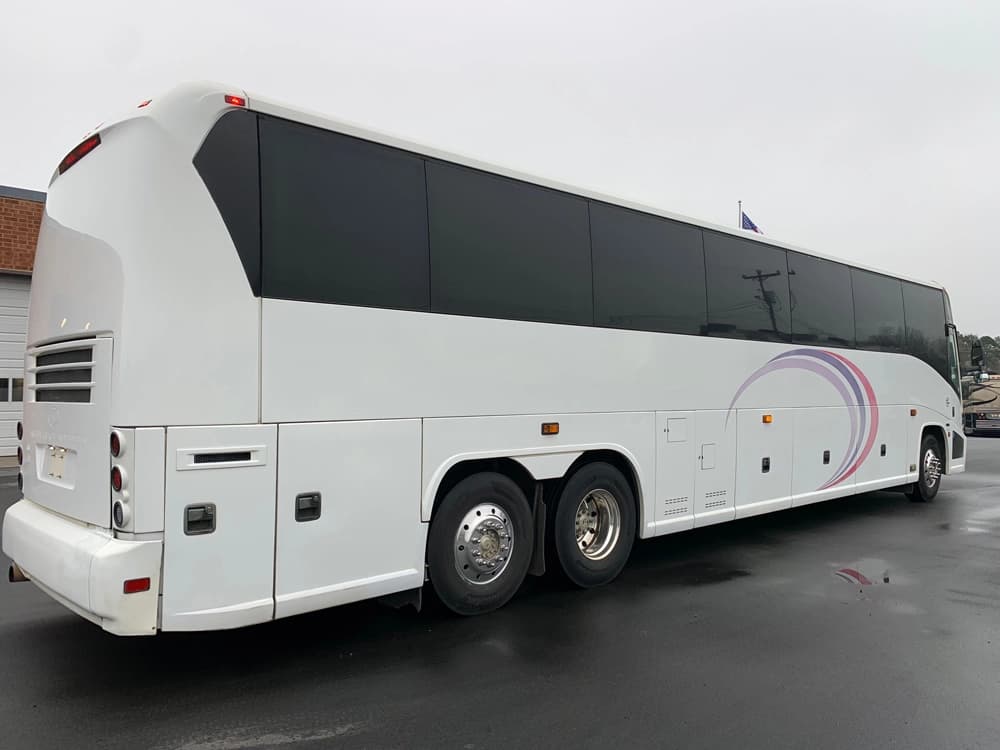 2007 MCI J4500 Coach - Image 3