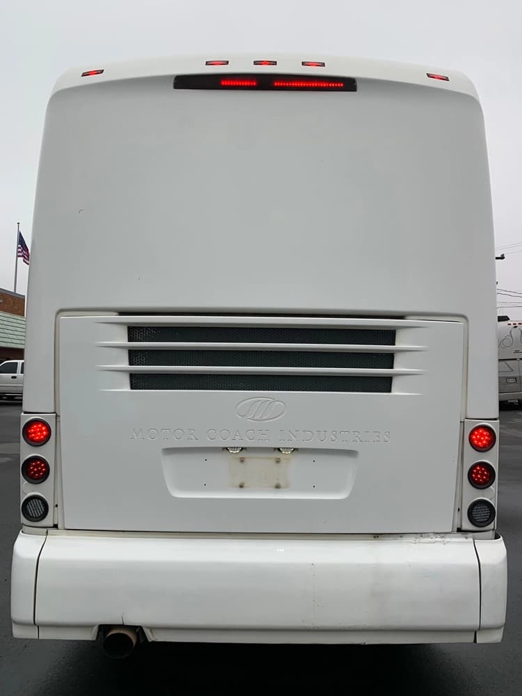 2007 MCI J4500 Coach - Image 4