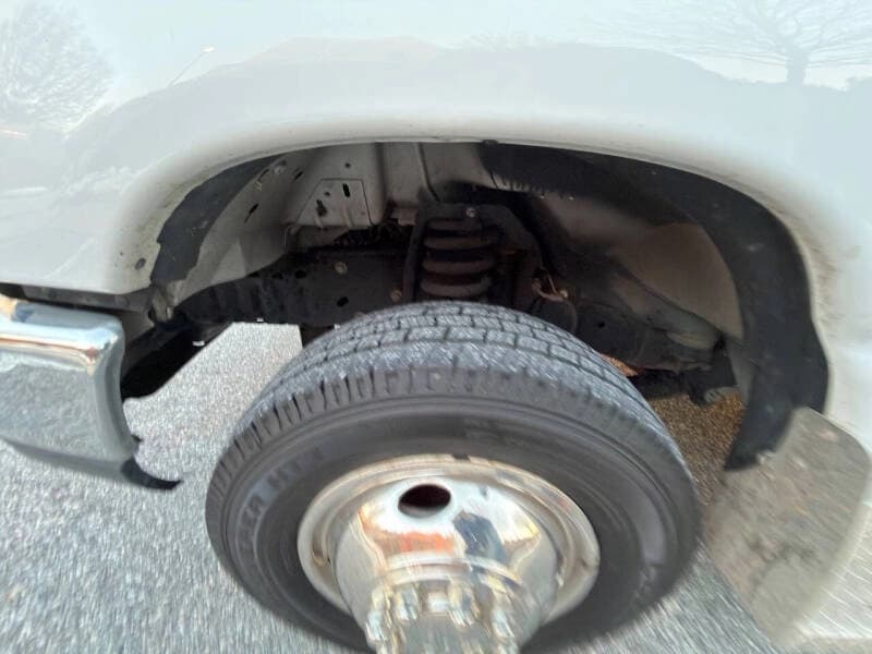 2015 Ford E-350 - Image 11