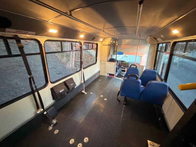 2015 Ford E-350 - Image 20