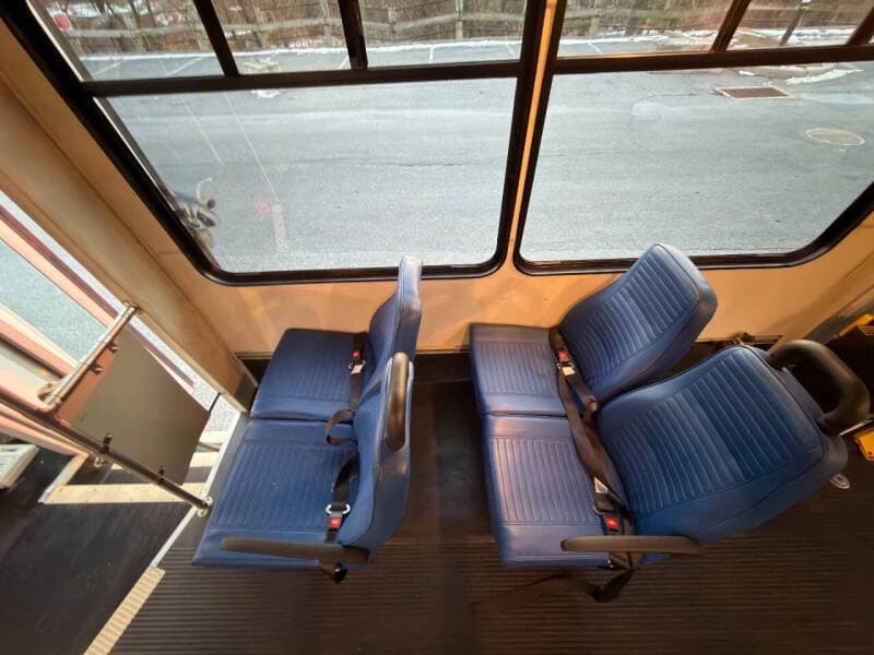 2015 Ford E-350 - Image 21