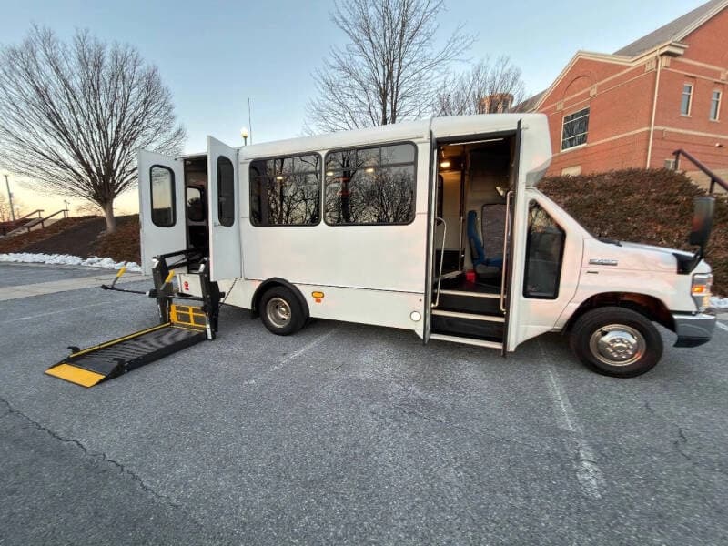 2015 Ford E-350 - Image 10