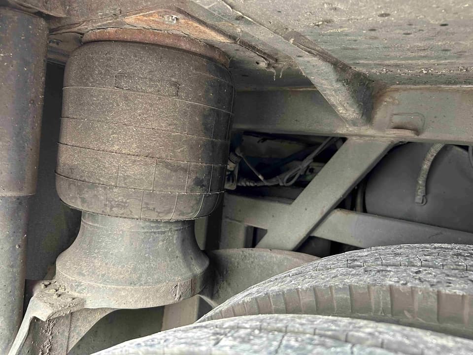 2015 MCI J4500 Coach - Image 13