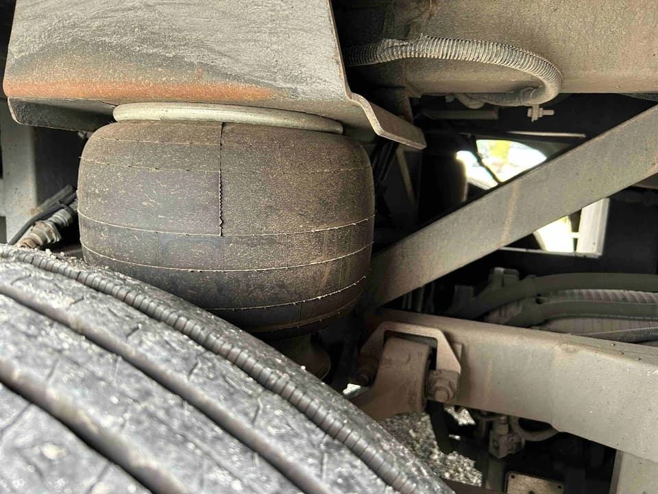 2015 MCI J4500 Coach - Image 14