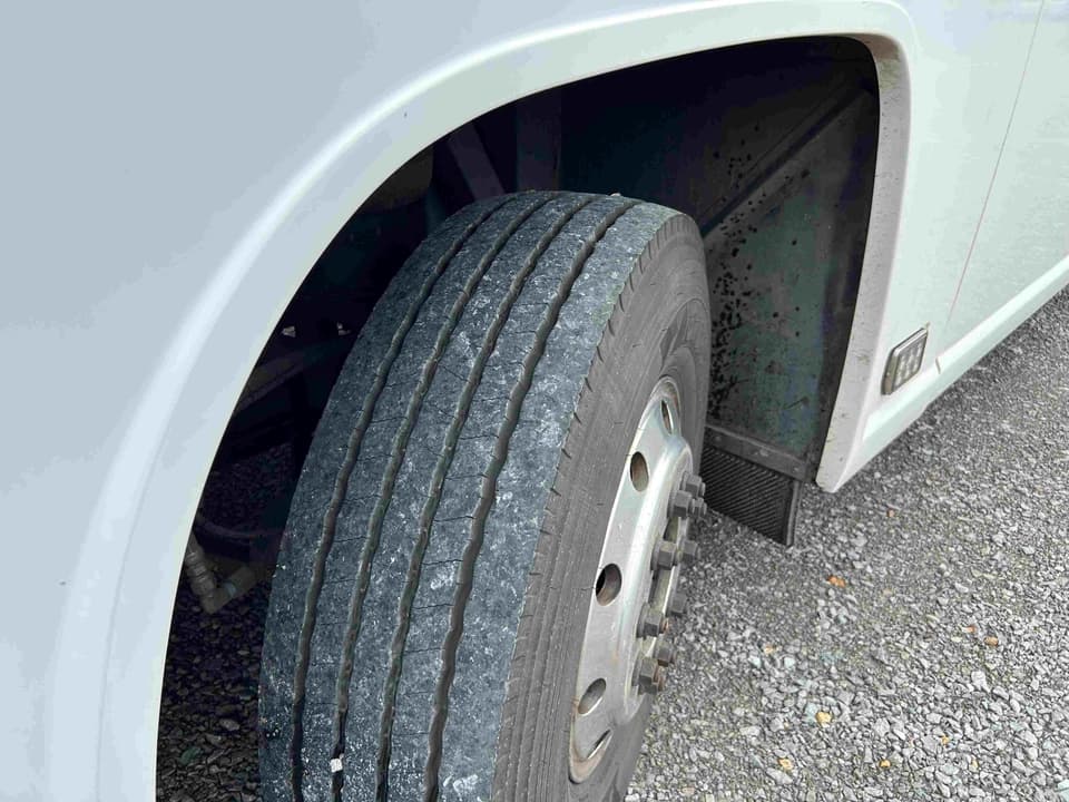 2015 MCI J4500 Coach - Image 17