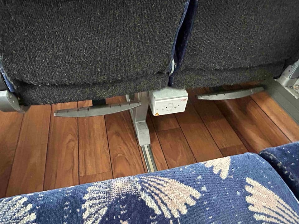 2015 MCI J4500 Coach - Image 23