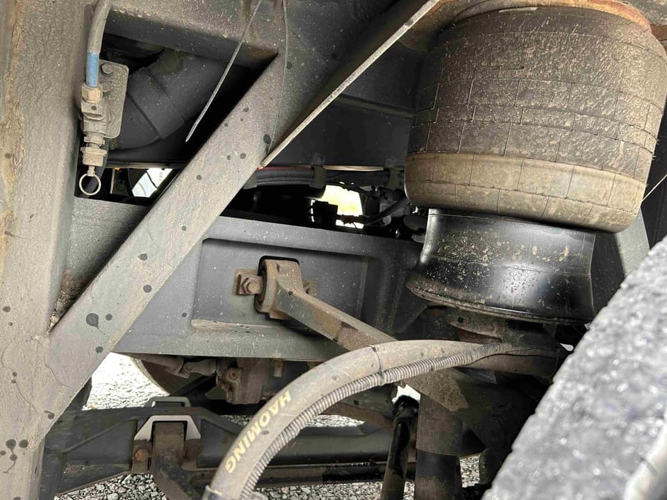 2015 MCI J4500 Coach - Image 9