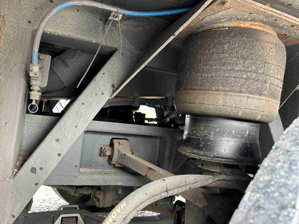 2015 MCI J4500 Coach - Image 10