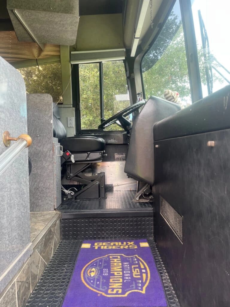 1994 Prevost Le Mirage 12 Bunk Entertainer - Image 5