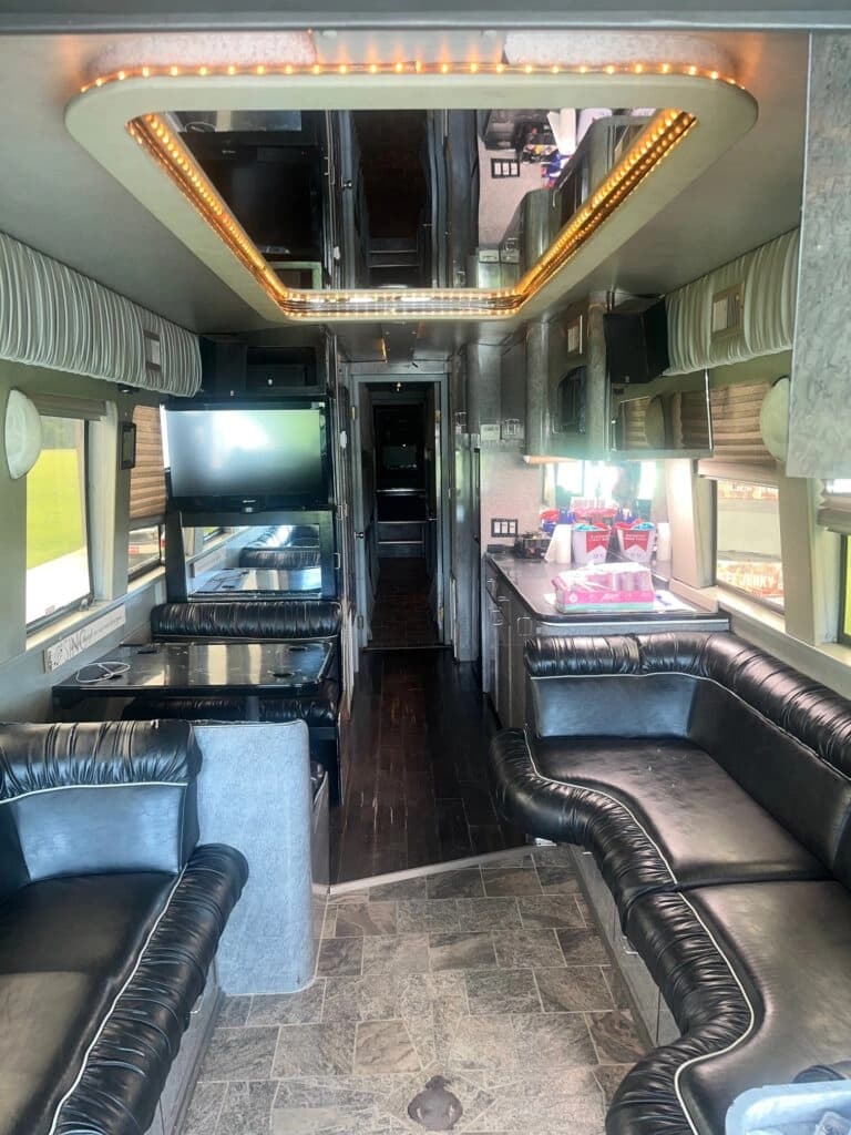 1994 Prevost Le Mirage 12 Bunk Entertainer - Image 6