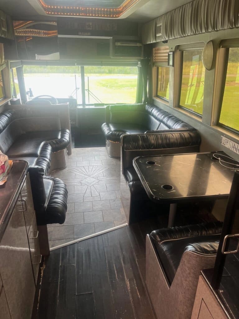 1994 Prevost Le Mirage 12 Bunk Entertainer - Image 7