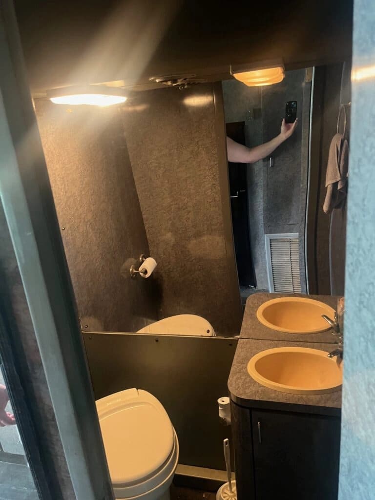 1994 Prevost Le Mirage 12 Bunk Entertainer - Image 9