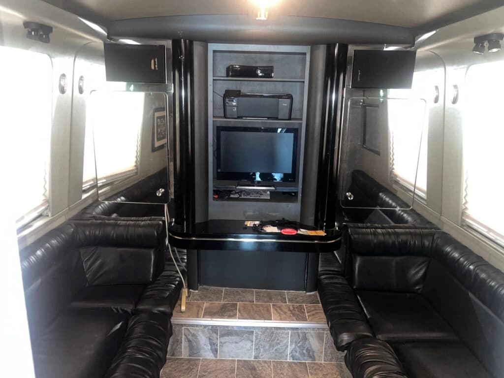 1994 Prevost Le Mirage 12 Bunk Entertainer - Image 10