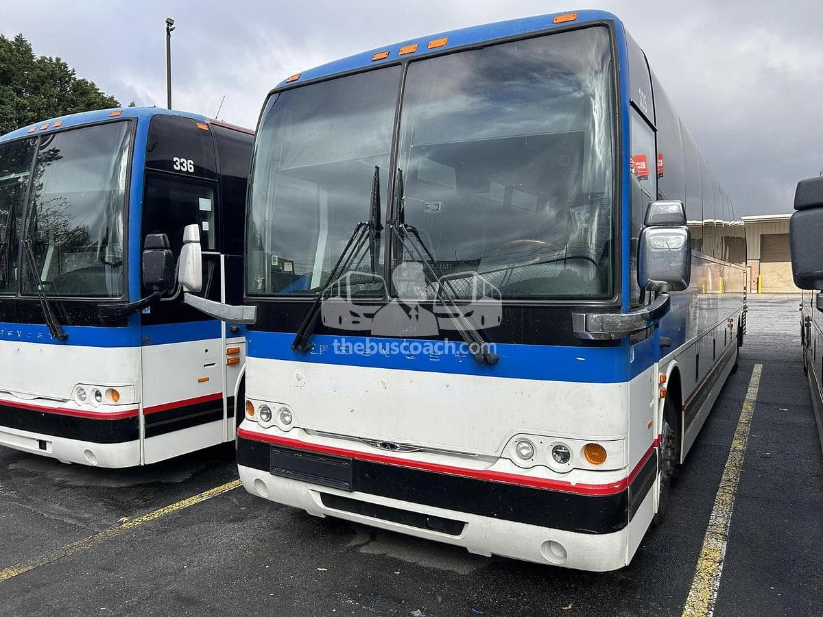 2016 Prevost X3-45 ADA - Image 3