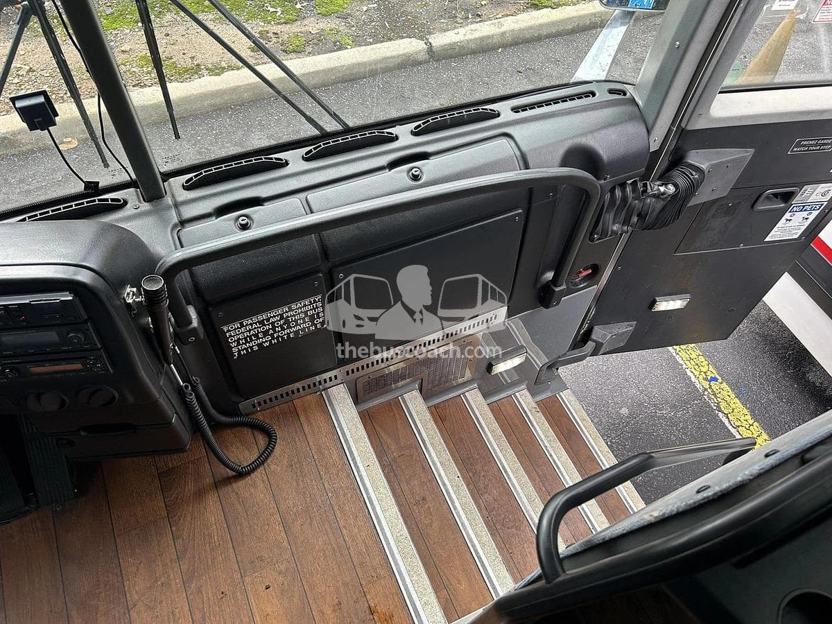 2016 Prevost X3-45 ADA - Image 4