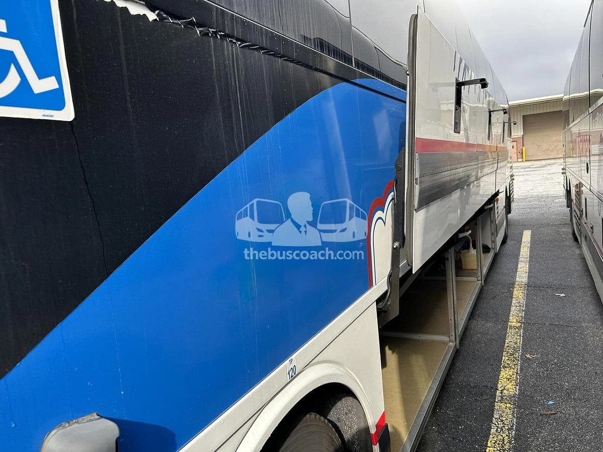 2016 Prevost X3-45 ADA - Image 5