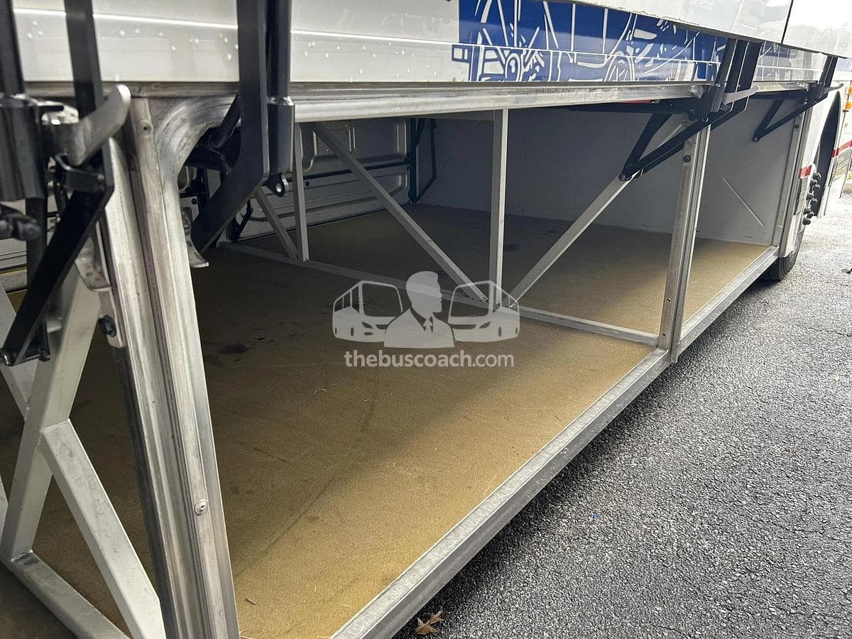 2016 Prevost X3-45 ADA - Image 8