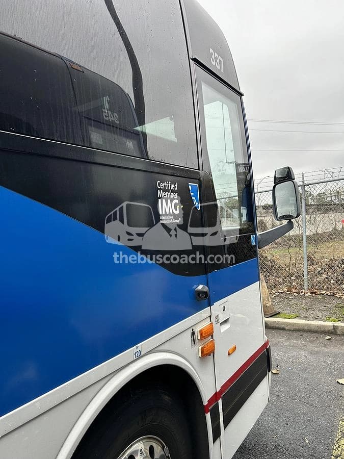 2018 Prevost X3-45 ADA - Image 13