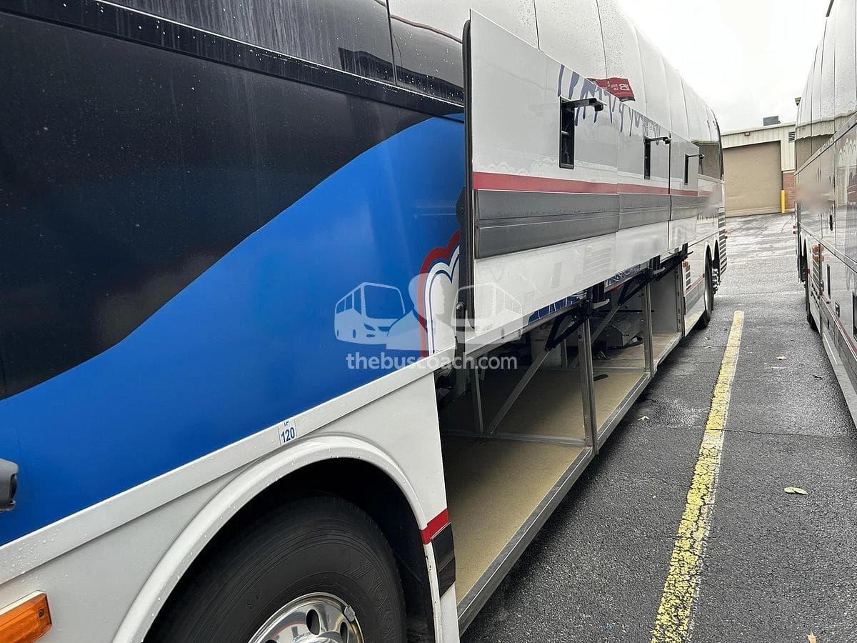 2018 Prevost X3-45 ADA - Image 18