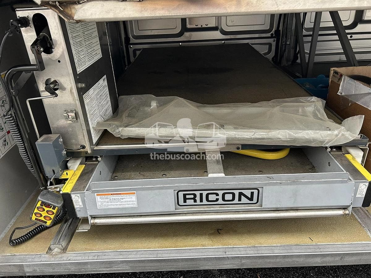 2018 Prevost X3-45 ADA - Image 13