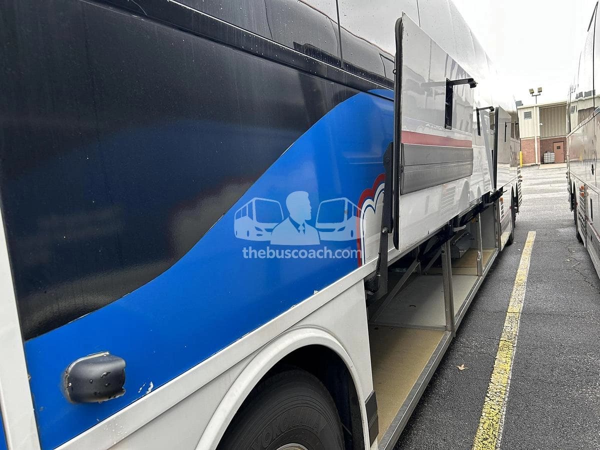 2018 Prevost X3-45 ADA - Image 3