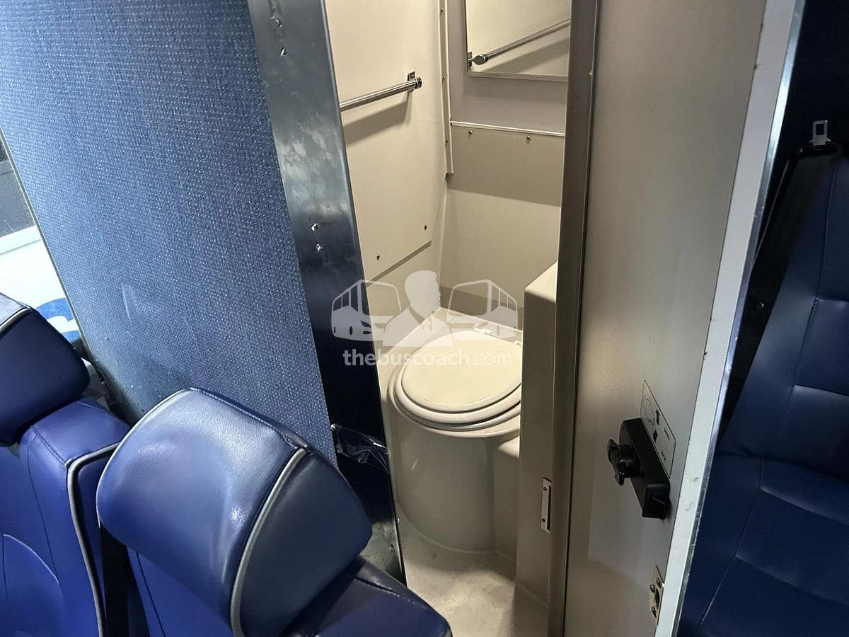 2018 Prevost X3-45 ADA - Image 10