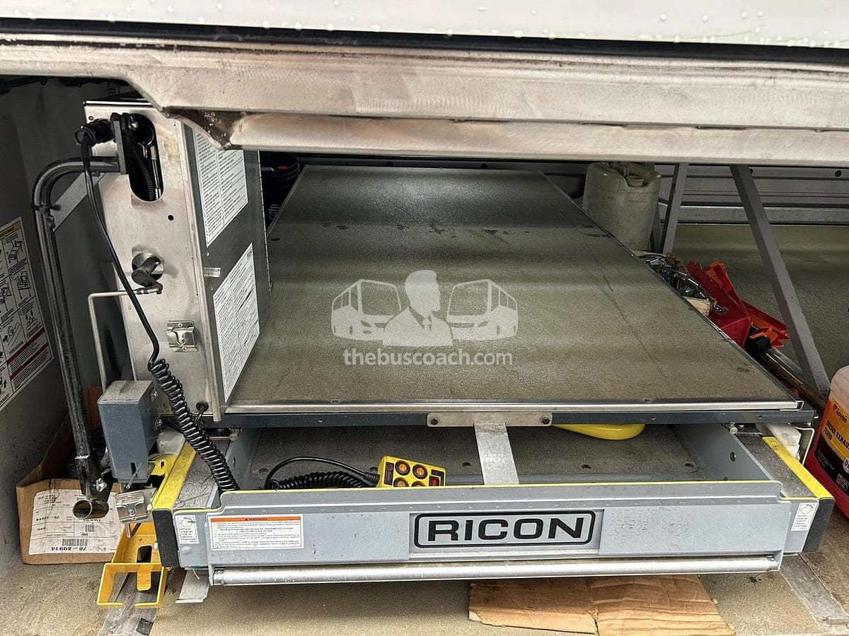 2018 Prevost X3-45 ADA - Image 11