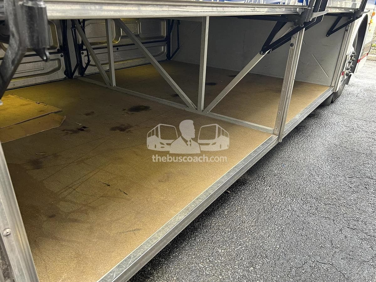 2015 Prevost X3-45 ADA - Image 13