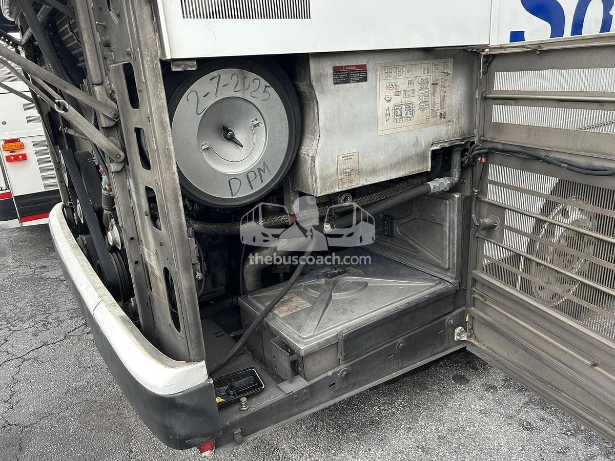 2015 Prevost X3-45 ADA - Image 17